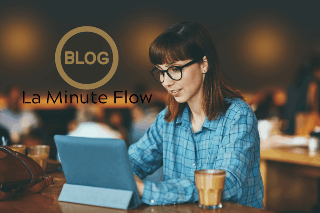 Femme travaillant sur une tablette dans un café pour illustrer le blog de flow humans La Minute Flow.