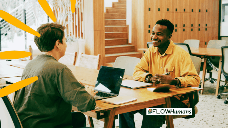 Manager échangeant avec un collaborateur lors d’un feedback professionnel